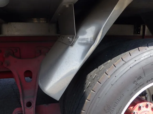 助手席側リヤフェンダーにキズ・ヘコミがあります。|日野 レンジャー 2KG-FC2ABG(2WD)の写真39