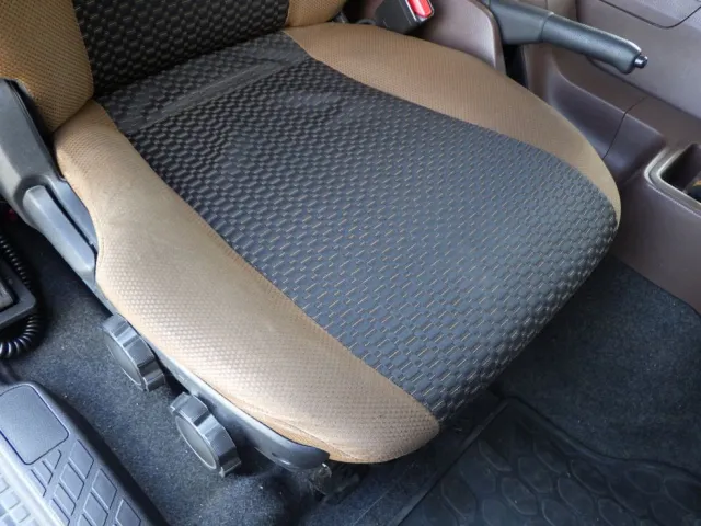 運転席座面にヘタリ・穴があります。|日野 レンジャー 2KG-FC2ABG(2WD)の写真50