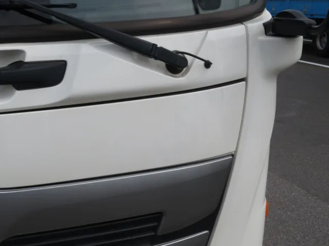 フロントパネルに看板日焼け跡があります。|日野 レンジャー 2KG-FC2ABG(2WD)の写真30