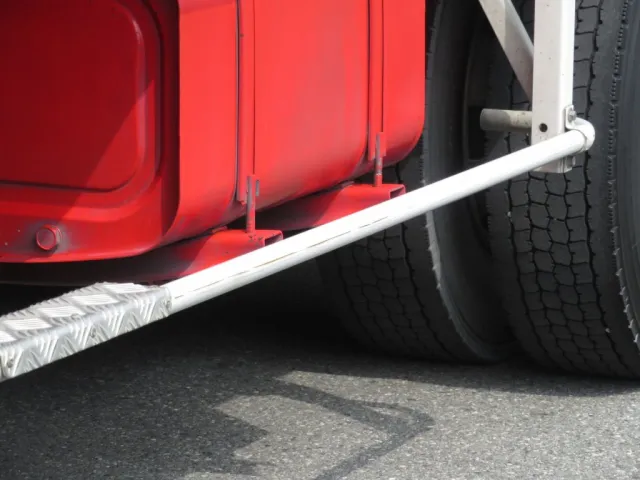 助手席側サイドバンパーにキズ・サビがあります。|日野 レンジャー 2KG-FC2ABG(2WD)の写真35