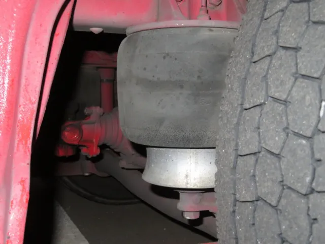 エアサスのベローズにヒビがあります。|日野 レンジャー 2KG-FC2ABG(2WD)の写真36