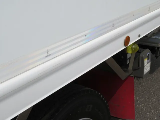 助手席側サイドレールに細かい線キズがあります。|日野 レンジャー 2KG-FC2ABG(2WD)の写真37