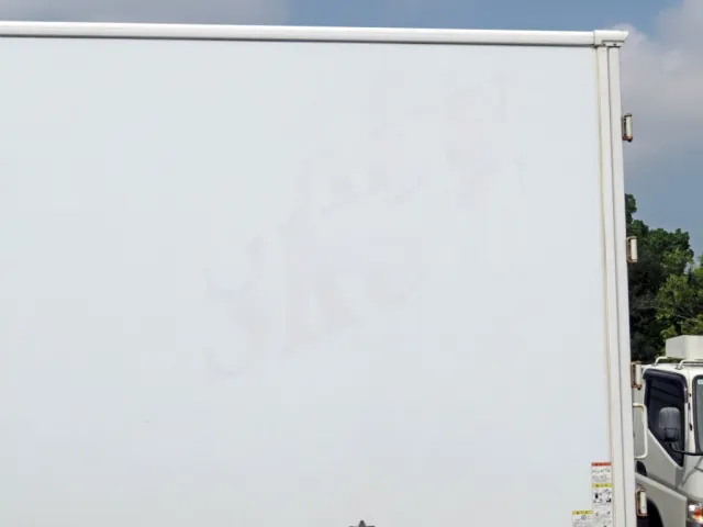 助手席側パネルに看板日焼け跡があります。|日野 レンジャー 2KG-FC2ABG(2WD)の写真38