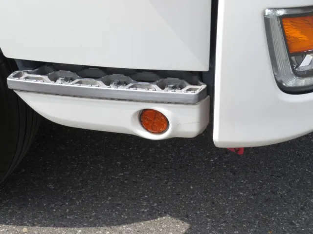 運転席側ステップ下カバーにキズがあります。|日野 レンジャー 2KG-FC2ABG(2WD)の写真41