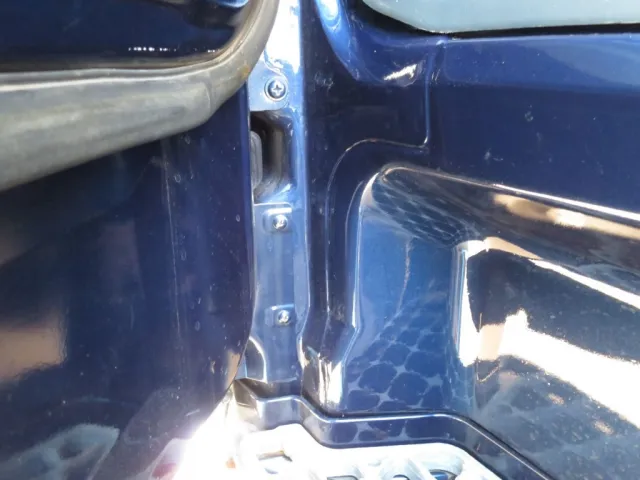 助手席側ステップは板金修理されています。|三菱 スーパーグレート QPG-FS64VZの写真15