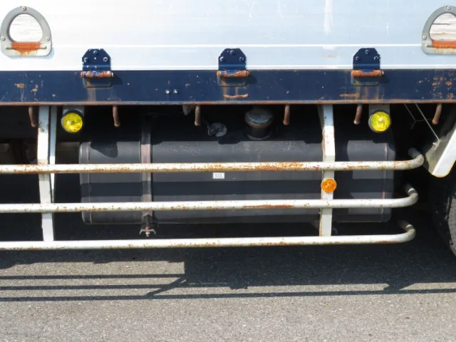 燃料タンクは300Lです。|三菱 スーパーグレート QPG-FS64VZの写真20