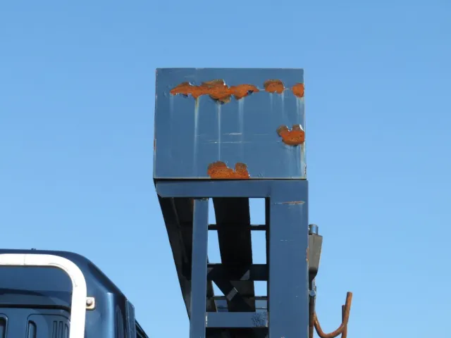 シートデッキ側面にサビがあります。|三菱 スーパーグレート QPG-FS64VZの写真28