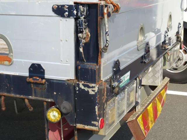 後柱にキズ・サビがあります。|三菱 スーパーグレート QPG-FS64VZの写真29