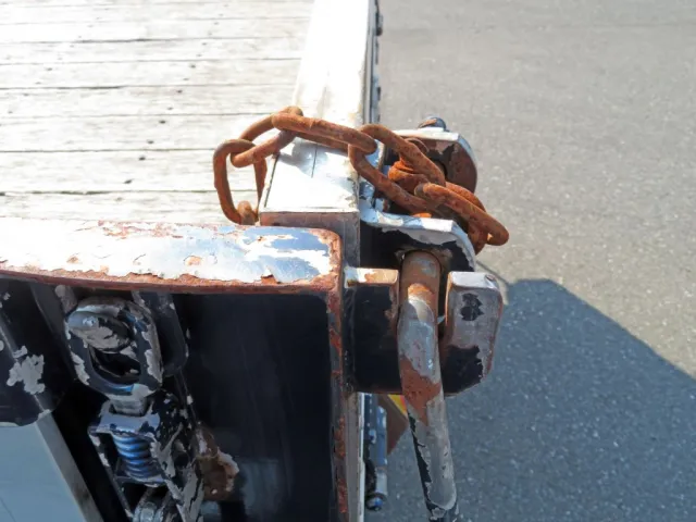 リアあおりのロックハンドル取り付け面にヘコミがあります。|三菱 スーパーグレート QPG-FS64VZの写真45