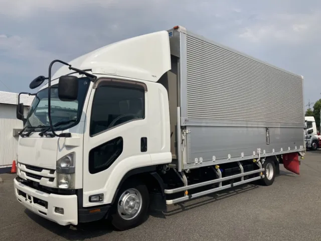 キャブは仕上げ済塗装みです|いすゞ フォワード 2RG-FRR90T2(2WD)の写真1