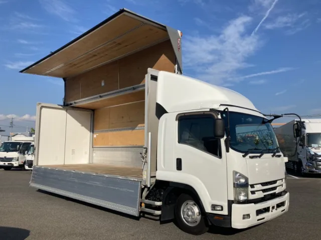 キャブは仕上げ済塗装みです|いすゞ フォワード 2RG-FRR90T2(2WD)の写真2