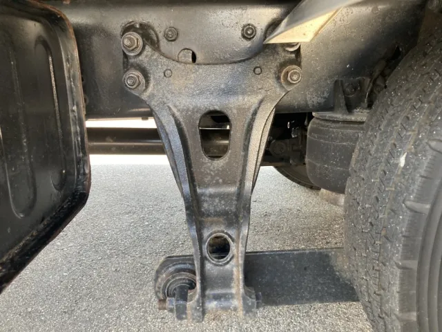 シャーシとエアサスの状態です。|いすゞ フォワード 2RG-FRR90T2(2WD)の写真5