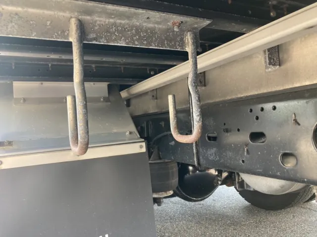 シャーシとエアサスの状態です。|いすゞ フォワード 2RG-FRR90T2(2WD)の写真6