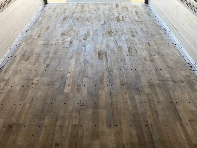 床後方の状態です。|いすゞ フォワード 2RG-FRR90T2(2WD)の写真22