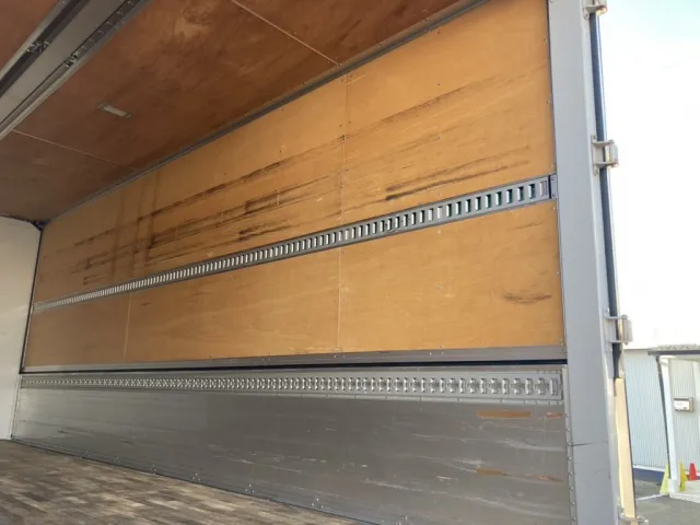 いすゞ フォワード 2RG-FRR90T2(2WD)の写真24