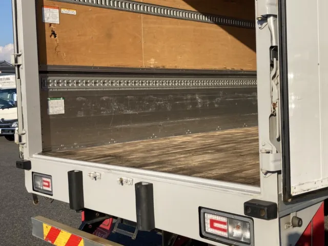 いすゞ フォワード 2RG-FRR90T2(2WD)の写真30