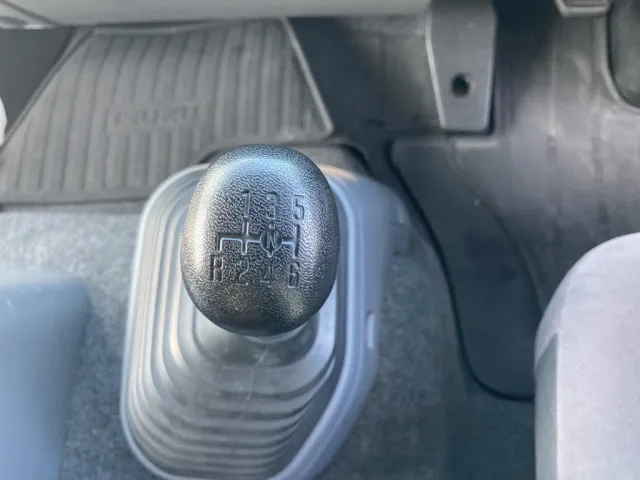 6速です。|いすゞ フォワード 2RG-FRR90T2(2WD)の写真37