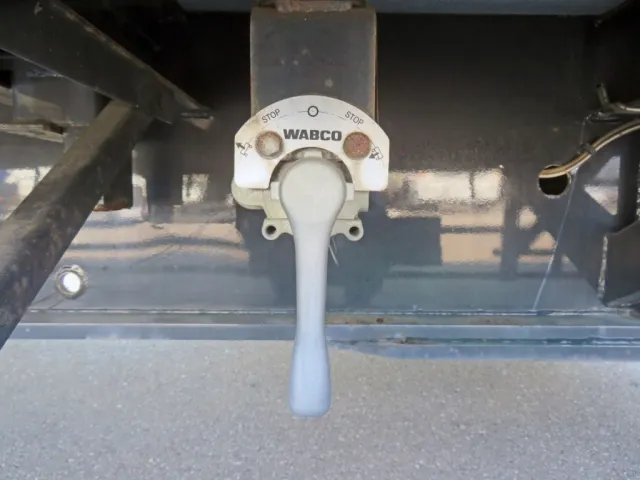 車高調整レバーです。|トレクス  PLB34112改の写真23