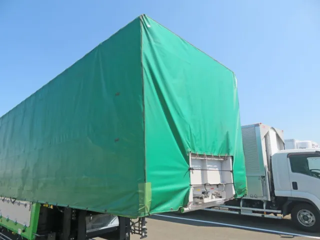 シート前方角に軽いスレ・周辺に小さい穴があります。（パッチ当て箇所があります）|トレクス  PLB34112改の写真26