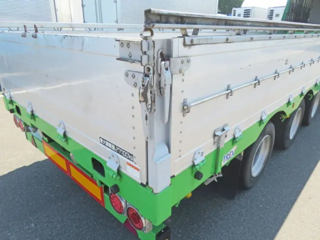 リア柱周辺にサビ・キズがあります。|トレクス  PLB34112改の写真36