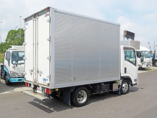 いすゞ エルフ TRG-NLR85AN(2WD)の写真4