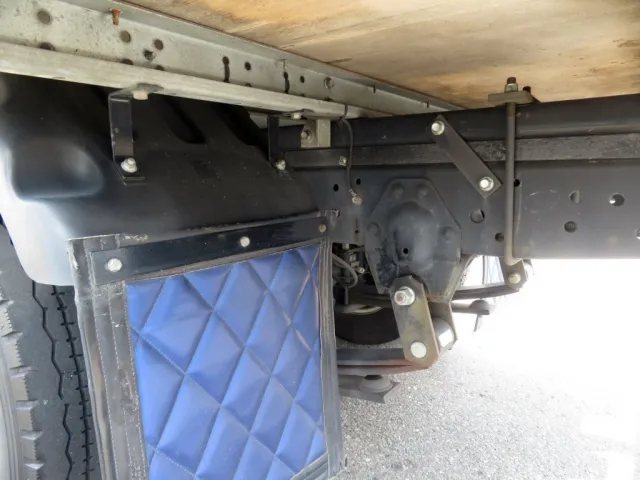 シャーシとネタの状態です。（縦ネタ・横ネタは鉄製です）|いすゞ エルフ TRG-NLR85AN(2WD)の写真5