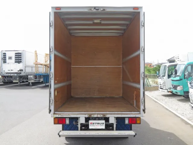 門口周りに軽いサビがあります。|いすゞ エルフ TRG-NLR85AN(2WD)の写真7