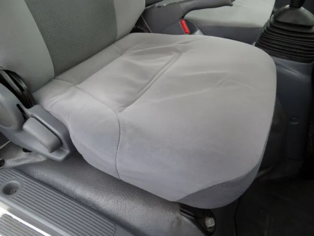 運転席座面の状態です。|いすゞ エルフ TRG-NLR85AN(2WD)の写真28