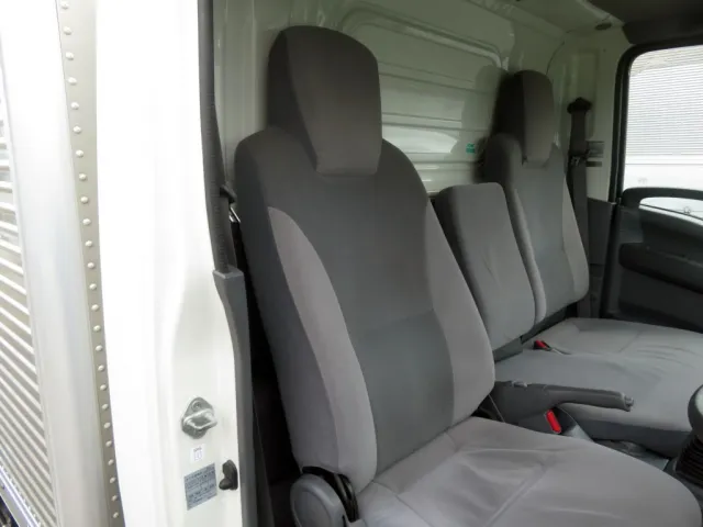 運転席背もたれの状態です。（軽いスレがあります）|いすゞ エルフ TRG-NLR85AN(2WD)の写真30