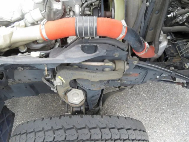 脚周りにサビがあります。|いすゞ エルフ TRG-NLR85AN(2WD)の写真37