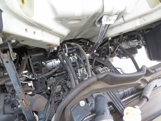 キャブ下にサビがあります。|いすゞ エルフ TRG-NLR85AN(2WD)の写真40