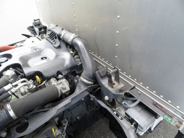 キャブマウントにサビがあります。|いすゞ エルフ TRG-NLR85AN(2WD)の写真41