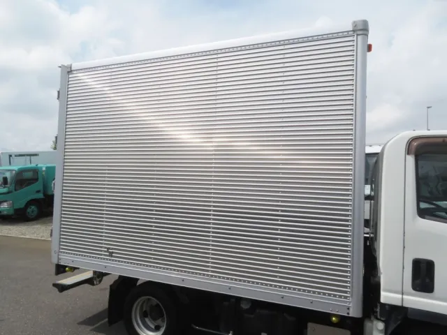 バン全体に看板はがし跡があります。|いすゞ エルフ TRG-NLR85AN(2WD)の写真45