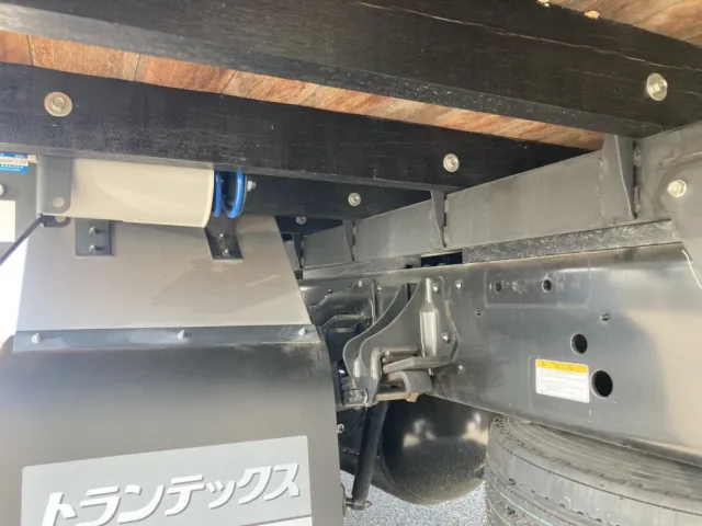 シャーシとネタとスプリングの状態です。|日野 レンジャー 2PG-FE2ACAの写真7