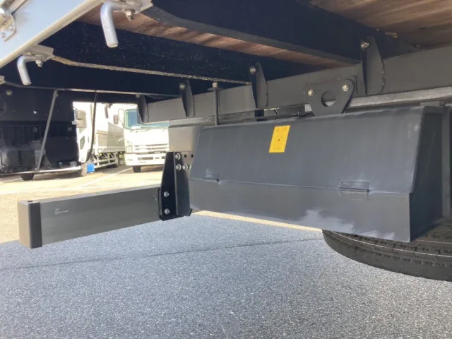 シャーシとネタと工具箱の状態です。|日野 レンジャー 2PG-FE2ACAの写真9