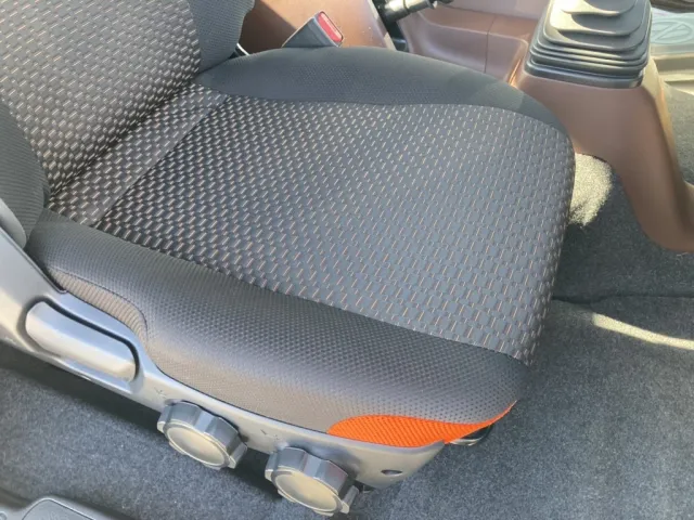 シート座面の状態です。|日野 レンジャー 2PG-FE2ACAの写真11