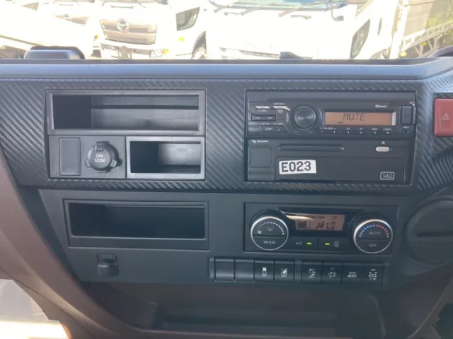 インパネ周りです。|日野 レンジャー 2PG-FE2ACAの写真30