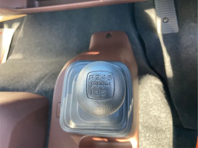 6速です。|日野 レンジャー 2PG-FE2ACAの写真31