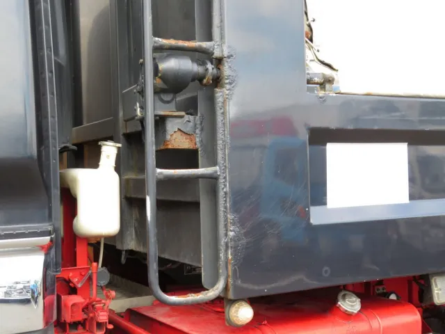 前立て側面及びハシゴにサビ・腐食があります。|いすゞ ギガ QKG-CXZ77ATの写真16