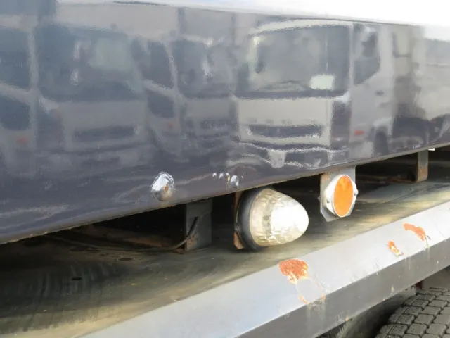 ボディー助手席側に塗装膨らみ箇所があります。|いすゞ ギガ QKG-CXZ77ATの写真17