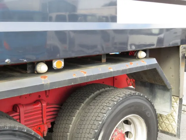 助手席側リアフェンダーにサビがあります。|いすゞ ギガ QKG-CXZ77ATの写真18