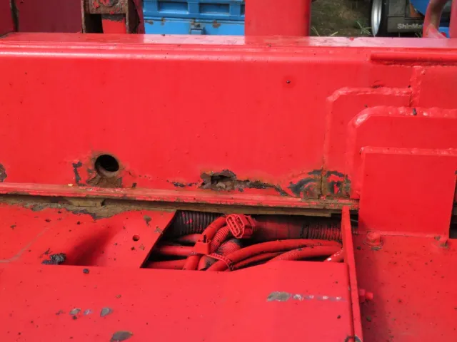 サブフレーム運転席側の内側に腐食・穴あき箇所があります。|いすゞ ギガ QKG-CXZ77ATの写真20