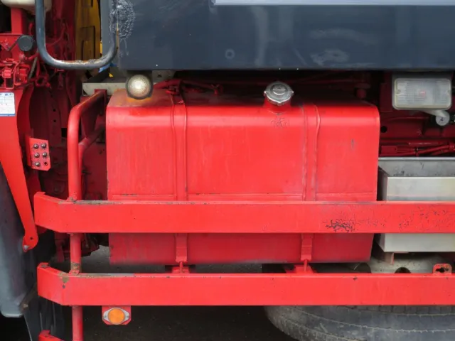 燃料タンクは290Lです。|いすゞ ギガ QKG-CXZ77ATの写真21