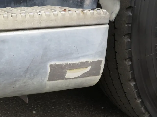 ステップ下カバーにキズがあります。|いすゞ ギガ QKG-CXZ77ATの写真31