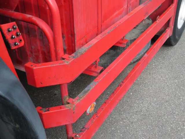 助手席側サイドバンパーにキズ・サビがあります。|いすゞ ギガ QKG-CXZ77ATの写真33