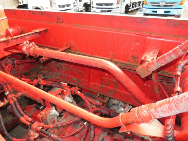 サブフレー及びフレーム内側の状態です。|いすゞ ギガ QKG-CXZ77ATの写真40