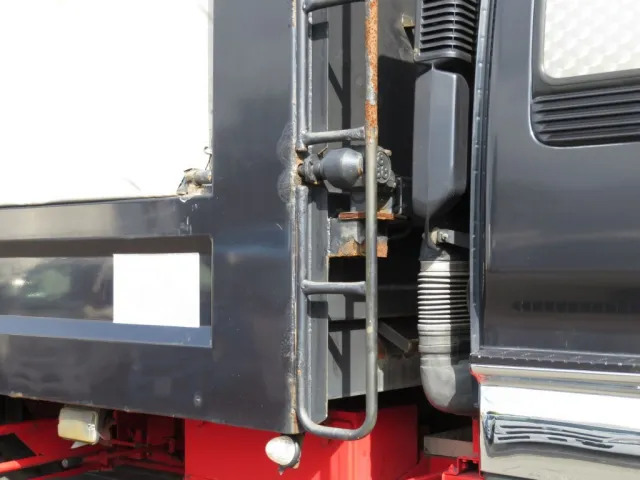 プロテクター側面及びハシゴにサビがあります。|いすゞ ギガ QKG-CXZ77ATの写真46