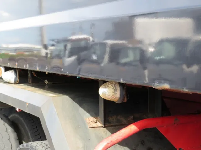 ボディー側面にサビがあります。|いすゞ ギガ QKG-CXZ77ATの写真48