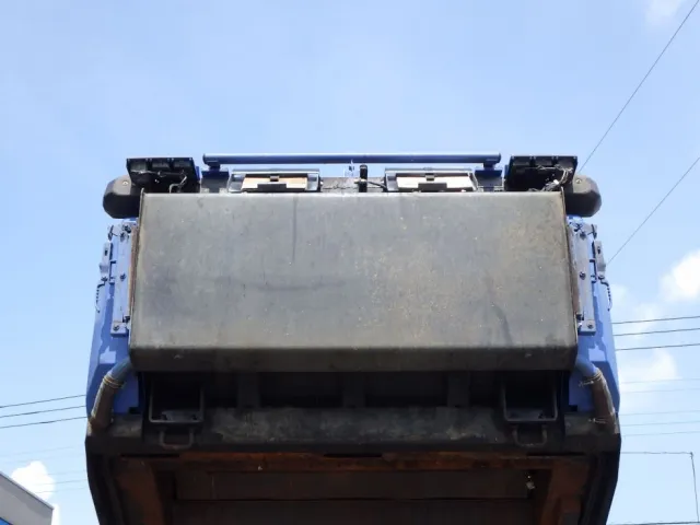 汚水タンク裏側の状態です。|日野 デュトロ TKG-XZU600X(2WD)の写真7