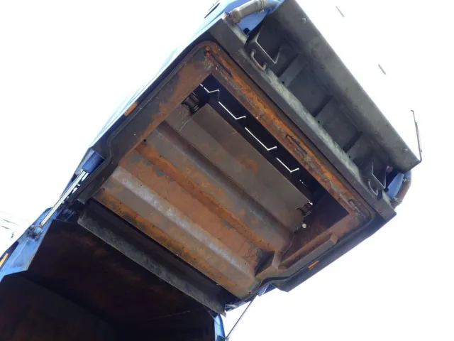 ホッパー裏側の状態です。|日野 デュトロ TKG-XZU600X(2WD)の写真8